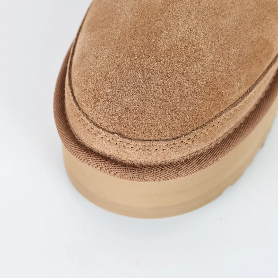 Pick up locally 💰680 Core recommendation Good price It is a very suitable choice for home furnishings. In the new year, uug launched a series of styles, which are partial to the preferences of young consumers and have also moved to the forefront of fashion trends. Shoe body material: water-repellent coated suede upper, 17 mm UGGPURE™ implantable wool insole, lightweight non-slip and comfortable rubber outsole, with brand LOGO and trademark, with full packaging Size: 35 36 37 38 39 40